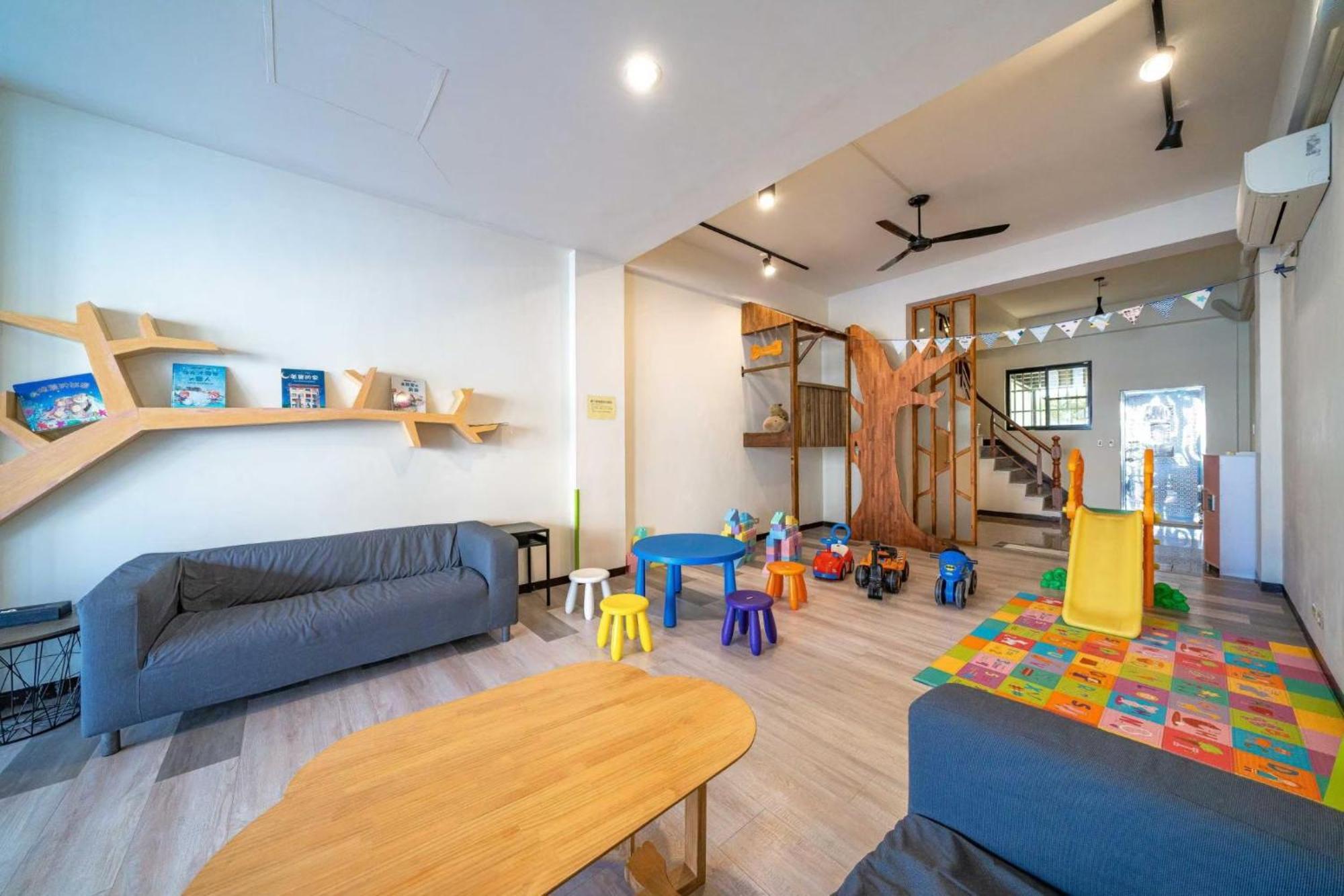 安平宜居包棟 Ktv 民宿-依人數開放房型 Tainan Exterior photo