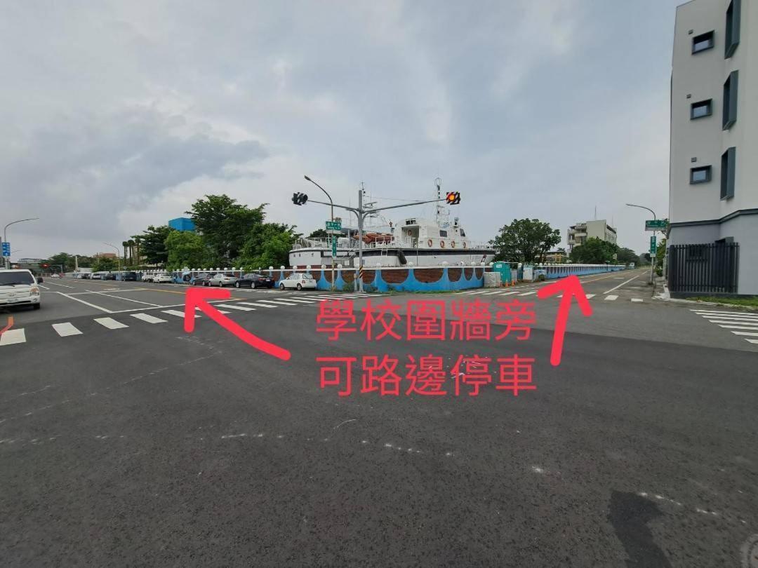安平宜居包棟 Ktv 民宿-依人數開放房型 Tainan Exterior photo
